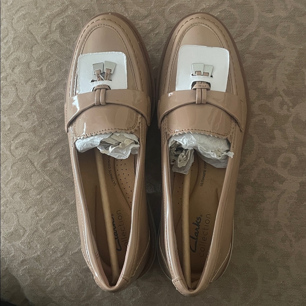 CLARKS WESTLYNN BELLA Beige Loafers with Tassels Size 7.5M - Picture 1 of 7